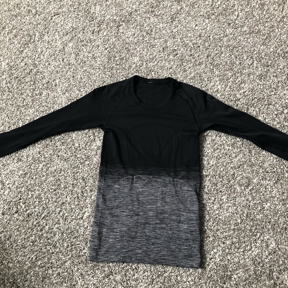 Lululemon swiftly tech long sleeve size 4